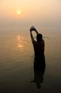 offering-water-to-the-sun